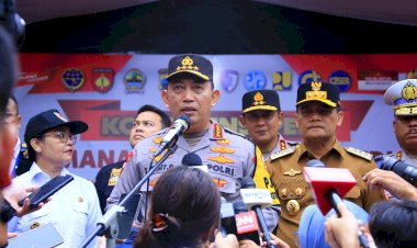 Tinjau-Kalikangkung,-Kapolri-Tegaskan-Rekayasa-Lalin-Efektif-Bikin-Arus-Mudik-Lancar