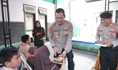 Program-Pasabber-Kapolres-Situbondo-Berbagi-Makanan-Bergizi-Untuk-Anak-Berkebutuhan-Khusus