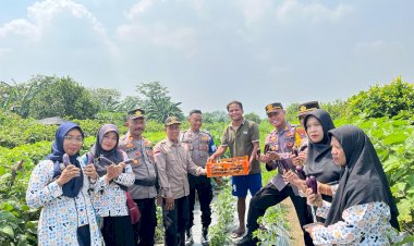 Kapolsek-Taman-Terima-Peninjauan-Polresta-Sidoarjo-di-Desa-Penggerak-Ketahanan-Pangan