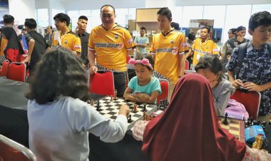 Polresta-Malang-Kota-Lahirkan-Atlet-Muda-di-Tournamen-Catur-“Bhayangkara-Chess-Day-2025”,-Walikota-Beri-Apresiasi