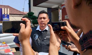 Dorong-Semangat-Nasionalisme,-Kapolres-Bangkalan-Bagi---bagi-Bendera-Merah-Putih