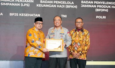Wakapolri-Terima-Disway-Award,-Polri-Tegaskan-Komitmen-Perkuat-Kepercayaan-Publik-dan-Sinergi-Media