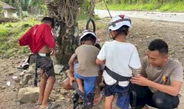 Brimob-Polri-Laksanakan-Trauma-Healing-Anak-Terdampak-Bencana-di-Kabupaten-Agam