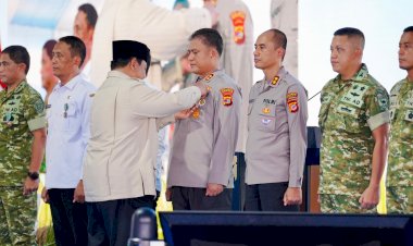 Presiden-Prabowo-Anugerahkan-Tanda-Kehormatan-kepada-Polri-atas-Dukungan-Ketahanan-Pangan-Nasional