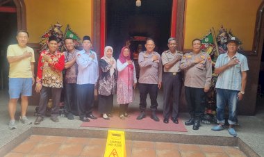 Kapolsek-Sidoarjo-Kota-Turun-Langsung-Cek-Keamanan-Ibadah-Imlek-di-Klenteng