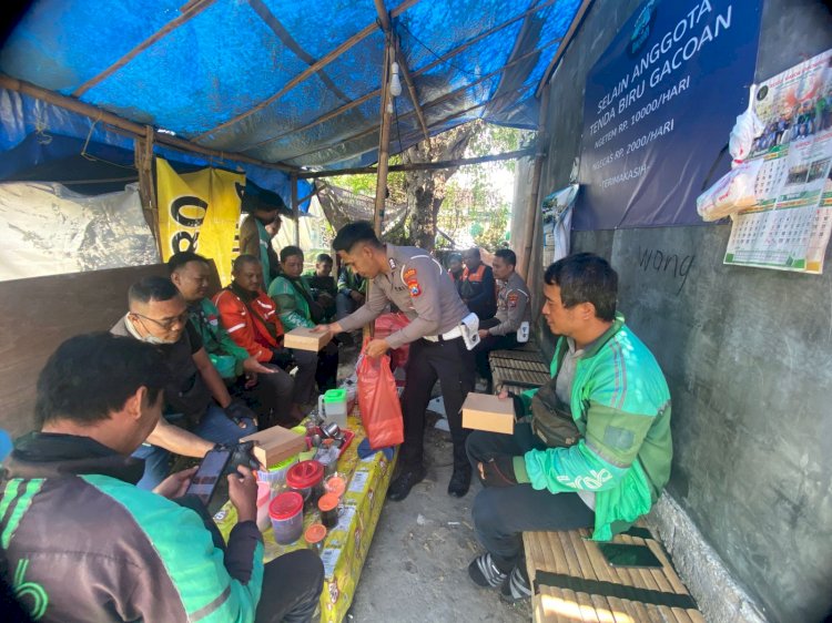 Gelar Jumat Berkah Bersama Driver Ojek Online Polres Ponorogo Edukasi Keselamatan Berlalu Lintas