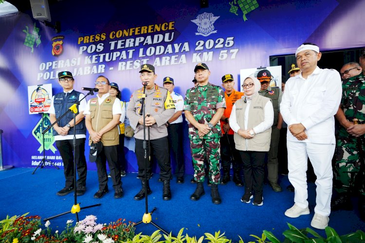 Tinjau Rest Area KM 57, Kapolri Pastikan Kelancaran dan Pelayanan Masyarakat saat Arus Mudik
