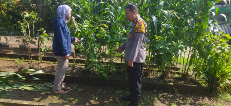 Polsek Sedati Silaturahmi dengan Warga Pengelolah Tanaman Sayur Guna Dukung Ketahanan Pangan