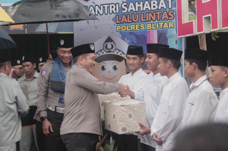 Polres Blitar Gelar Road Safety Ajak Santri Tertib Berlalu Lintas