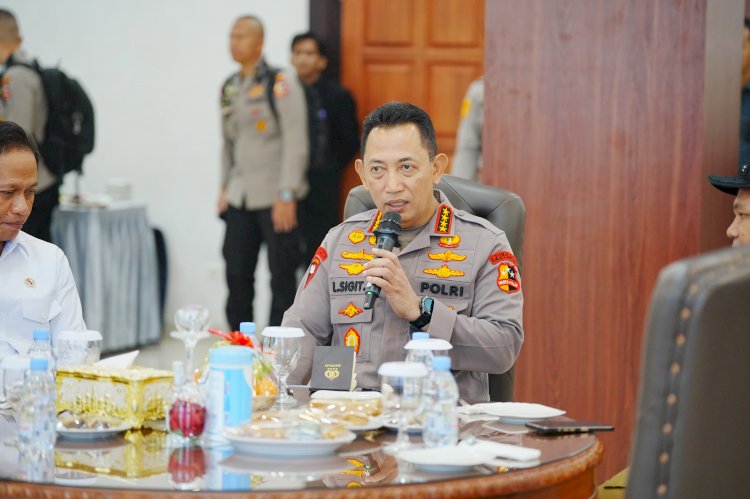 Cegah Karhutla Meluas, Kapolri Instruksikan Respons Cepat Padamkan Titik Api
