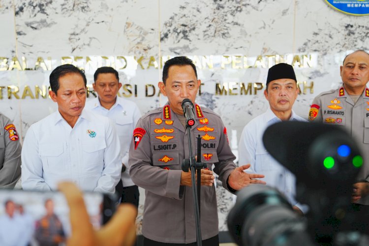 Tinjau Penanganan Karhutla Kalbar, Kapolri Ungkap Titik Api Terus Menurun