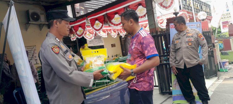 Polsek Krian Gelar Bazar Beras Murah, Warga Antusias Menyambut