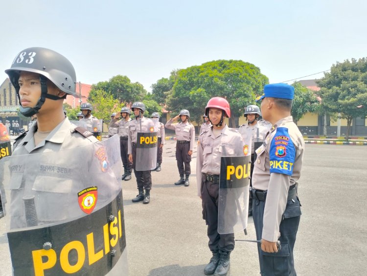 Cetak Polisi Humanis, 247 Siswa Diktukba SPN Polda Jatim Dibekali Teknik Dalmas