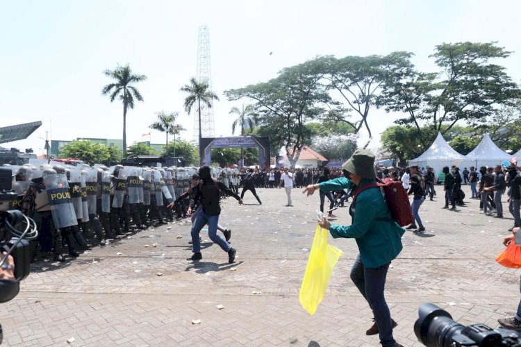 Polda Jatim Gelar Simulasi Sispamkota Pastikan Kesiapan Personel Hadapi Gangguan Kamtibmas