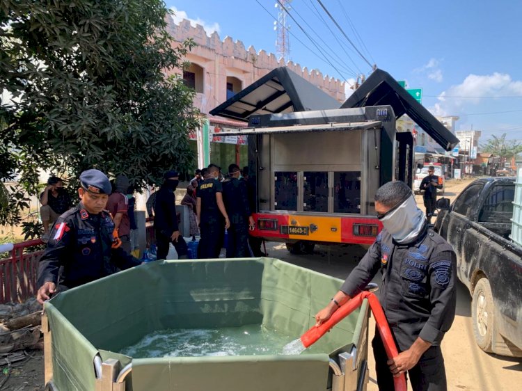 Brimob Polri Kerahkan 13 Randurlap dan 8 Water Treatment, Perkuat Pelayanan Pascabencana di Aceh, Sumut, dan Sumbar