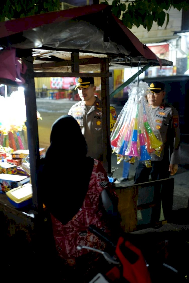 Polsek Taman Datangi Pedagang Petasan dan Kembang Api, Sampaikan Himbauan Kamtibmas
